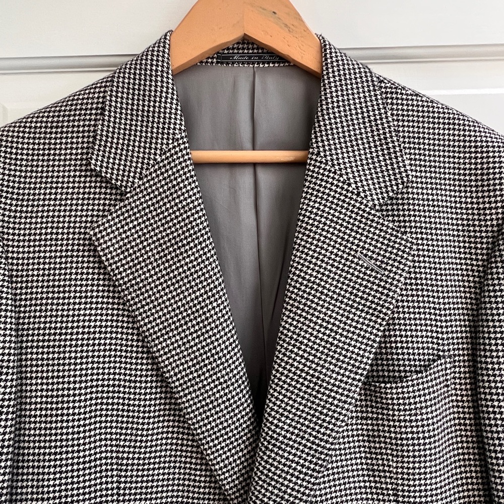 Ermenegildo Zegna b&w houndstooth sport coat. Like new.